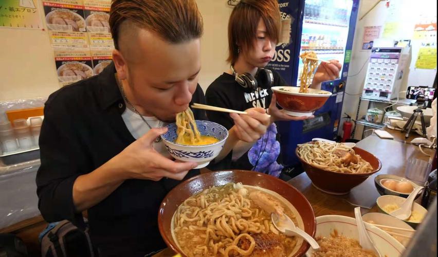 中国人吃面vs日本人吃面