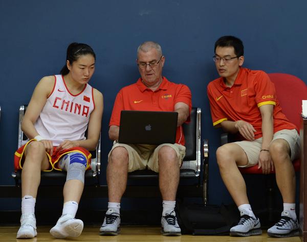 女篮中国vs日本教练